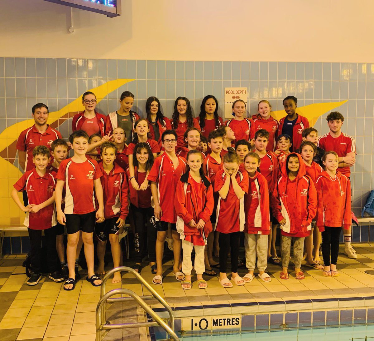 7oaksSwim's tweet photo. Well done to all @7oaksSwim swimmers in Teams A and B who competed in last round round of #KJL last night. Thank you to hosts @thanetsc and @RTWMonsonSC and to all coaches, volunteers and officials who made it possible. Great to be #backracing & having fun. #Oaksontour https://t.co/d580gCPG5R