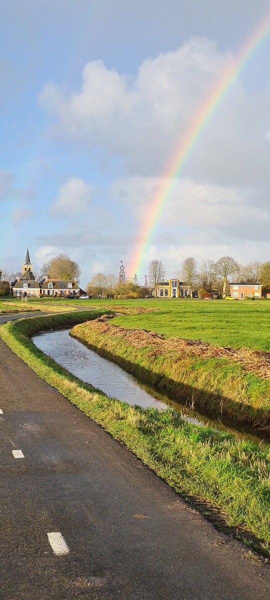 Voor de 'golddiggers': doe je geluk op in Bears, recht onder de toren.. 🌈 🌟