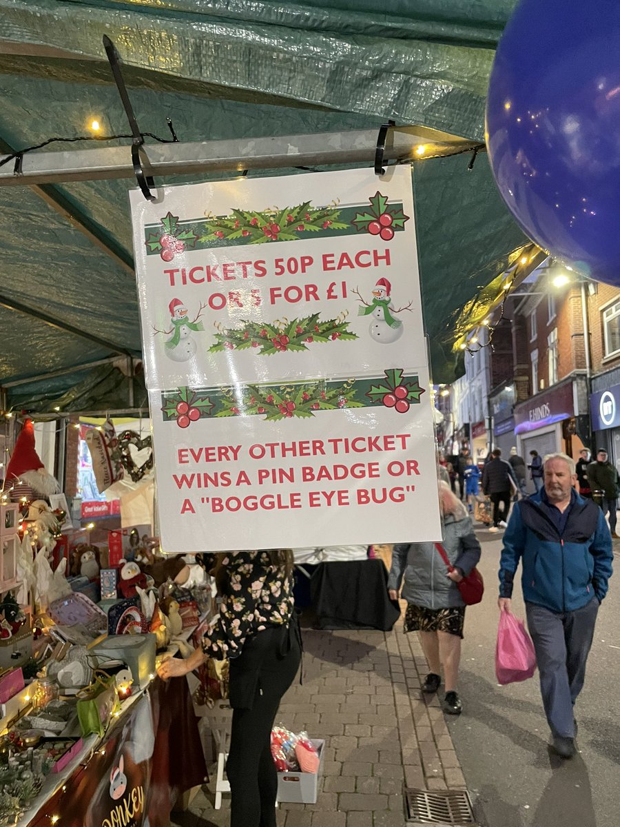 .@MID12CRUK <a href="/winkleylisa/">Lisa winkley</a> <a href="/CRUKShops/">Cancer Research UK Shops</a> 
Great night at Hinckley lights switch on with our amazing Tombola raising £174😃