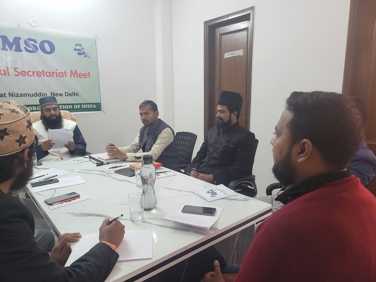 msoofindia's tweet photo. #MSO राष्ट्रीय कार्यसमिति बैठक में नई कार्यकारिणी का ऐलान सय्यद मुहम्मद क़ादरी द्वारा किया गया।
डॉ शुजात क़ादरी को 6 साल के लिए राष्ट्रीय प्रभारी (चेयरमैन) नियुक्ति किया गया।
मुदस्सिर अशरफी अध्यक्ष, जीशान रजवी (तेलंगाना) को महासचिव, साकिब बरकाती (दिल्ली) को वित्त सचिव https://t.co/Fpk9Qjc2nj
