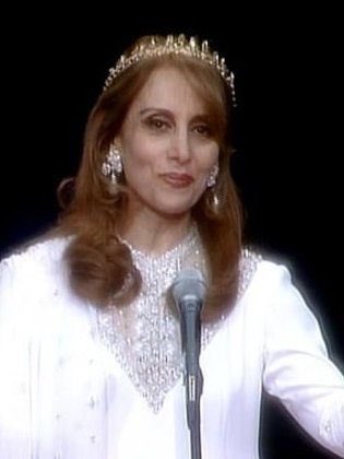 لمن قالت، انا فزعانة تقوم عنجد تنساني ويمكن حبك جد بس انا تعباني ❤️
العمر كلوا يا صباحاتنا الحلوة وياخد من عمر زعمائنا ويعطيكي.
#فيروز86