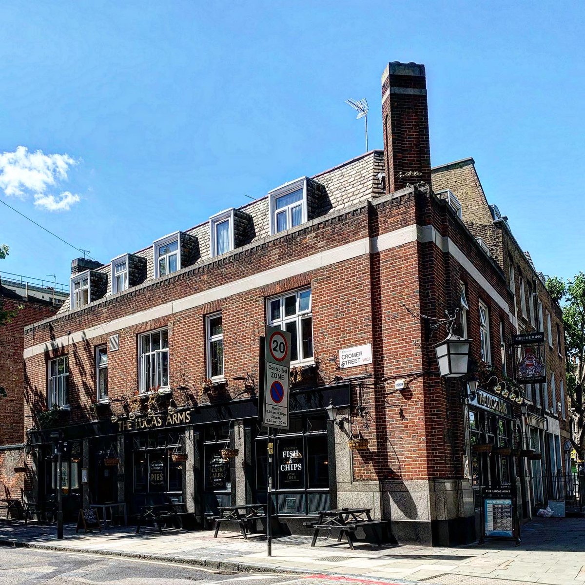 TheLondonPubMap's tweet photo. The Lucas Arms, Kings Cross #pub #London #londonpubs #kingscross New Review 👉 https://t.co/4F2C4UMUNZ https://t.co/kWEKCIv8CI