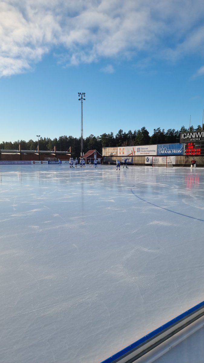 Idag är en bra dag att spela bandy ute! #vlbk #svandy