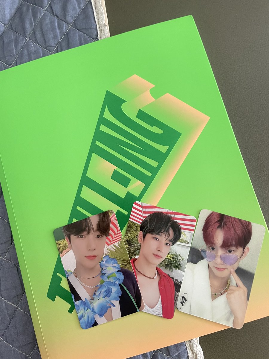 ChinRhu0408's tweet photo. My album is safely arrived🥰tq @cococheezy
 #cococheezyfeedback https://t.co/ZmEvDodLDc