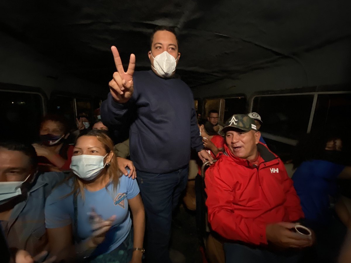 comandosergioh's tweet photo. Así somos los hijos de Bolívar y Chávez llenos de alegría y prestos a la fiesta electoral; Ciudad Bolívar llena de esperanza porque somos un país democrático y soberano 

#Elecciones2021 https://t.co/pwwZ3ThGEG