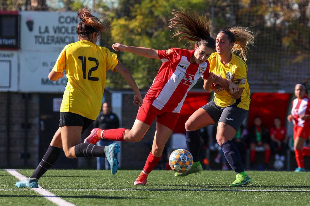 BarcelonetaFem's tweet photo. 🔴⚪️ La pichichi es marinera! 
Nuestra 9, Núria, suma ya 15 goles en 7 jornadas.

Bona feina @paaaaashe! ⚽️✨ 

#SomMarineres ❤️🤍⚓️ https://t.co/Yl7fAuojsh