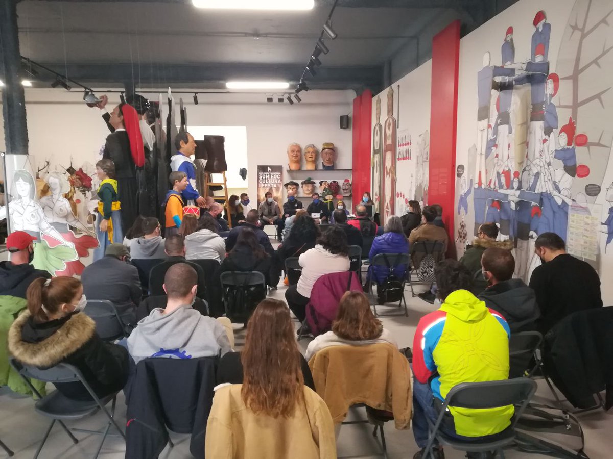CastellersPrat's tweet photo. Avui estem d'assemblea a la Colla i reprenem la presencialitat, és un goig poder reunir-nos de nou per decidir el futur de la Colla.
Som-hi! 💙
#elprat #orgullpotablava #castells #castelleres #castellers https://t.co/dDci6DX4i0