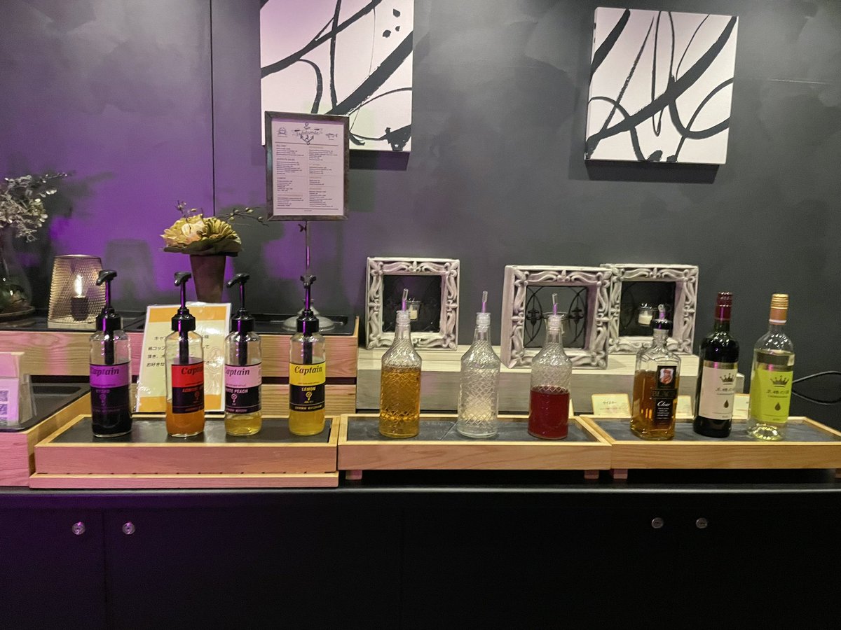 fukusuke_aibo's tweet image. ウェルカムバーの時間だよっ🐶✨（fuku助は3歳だからアルコール禁止🤣）
#スーパーホテルPremier秋葉原
#RobotFriendly