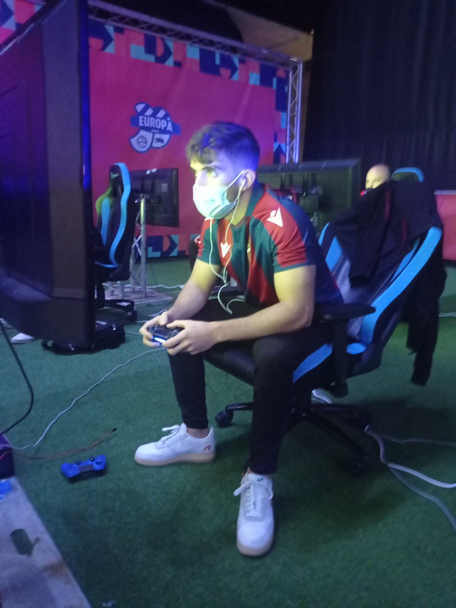 Esto empieza!

Concentracion maxima!

#pamplonagamefest

#orgullgranota 🔵🔴🐸