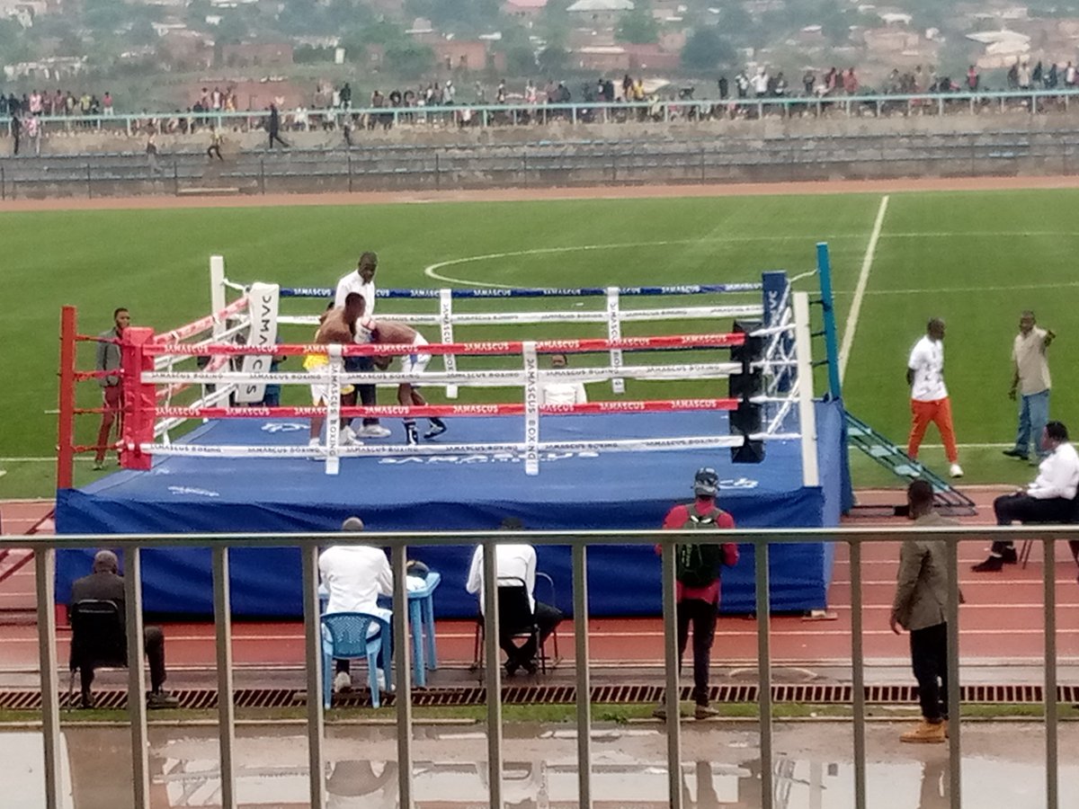 democratienews2's tweet photo. Sport/ Gala de boxe: L'asbl #Horizon #Fondation et l'écurie de #Rocky #Kalend ont gâté la population du lualaba ce samedi 20/11 au stade Diur avec 10 combats de boxe qui ont réuni 4 pays et 4 provinces.
@serge_nkonde
@102Muyej
@fifi_masuka1
@7sur7_cd https://t.co/56hD4Oashn