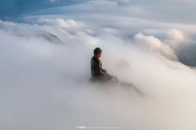 Pivengers's tweet photo. Unfortunately, most people don't know what lies behind the thick fog. 
However, some Pioneers know what lies behind when the fog clears.
#DigitalCurrency #TrueValue https://t.co/ECEVV9ZchP