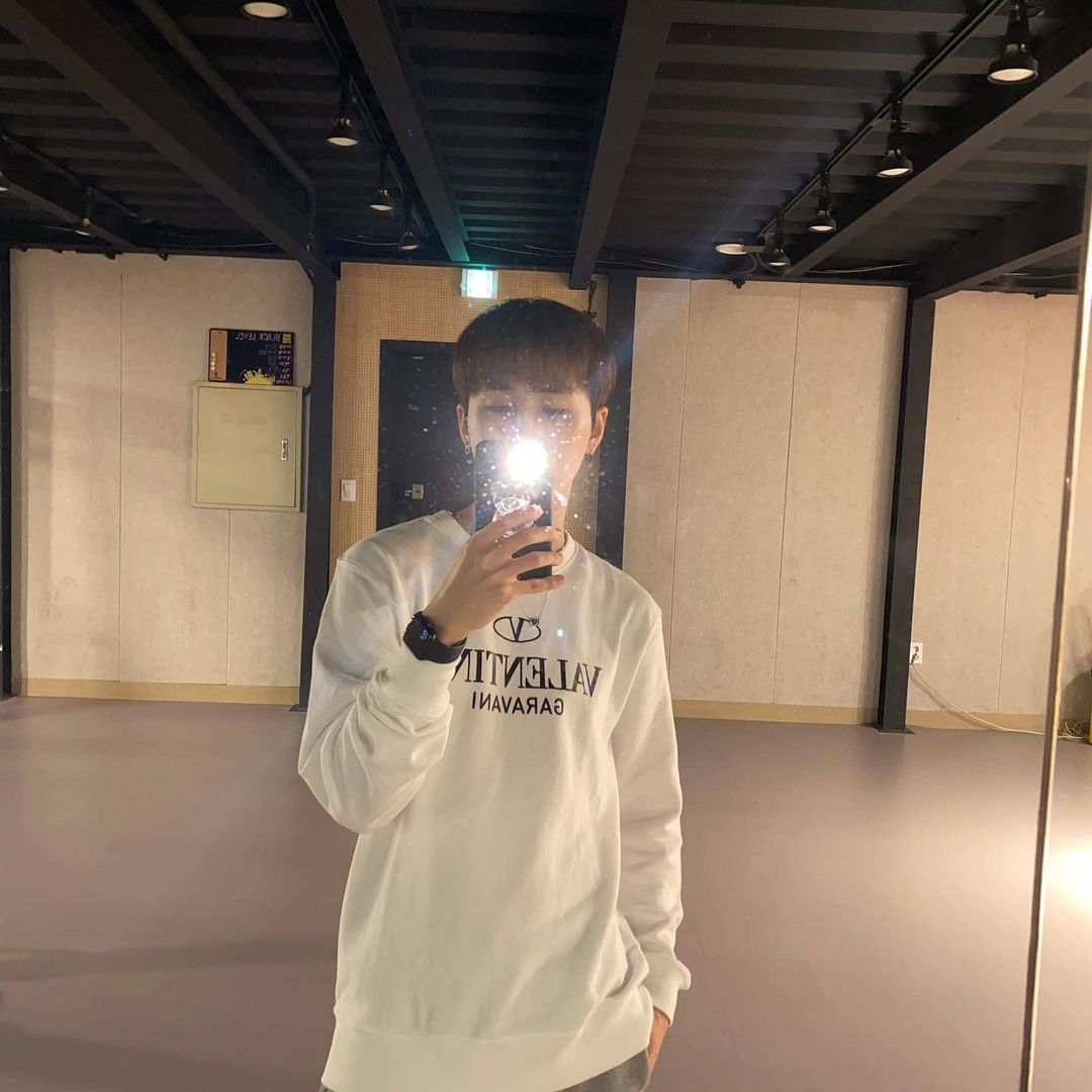 INSTAGRAM UPDATE #YOUNGHOON #BLACK_LEVEL

instagram.com/p/CWiIU4qJBeC/…