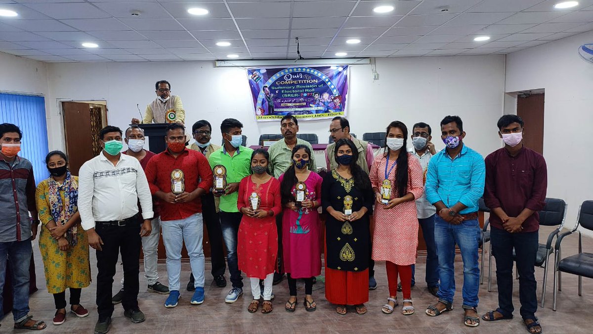 CEOWestBengal's tweet photo. Participants of quiz competition as a part of SVEEP activity regarding SRER-2022 on 21.11.2021 at SCBC college under 64-Murshidabad assembly constituency of Murshidabad District.
@SpokespersonECI @ECISVEEP @rajivkumarec https://t.co/eFhP0I6Ajh