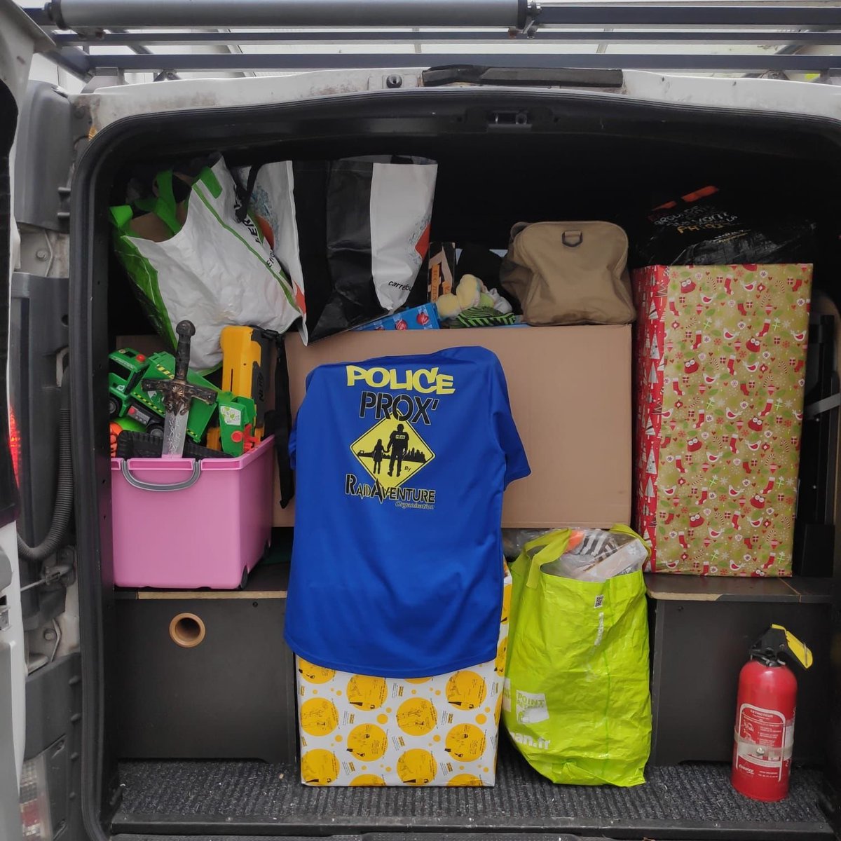 RaidAventureRAO's tweet photo. Les services de @PoliceNationale se mobilisent pour #ToysForProx
Grand merci à nos collègues @PoliceNat95, @PoliceNat78, #PoliceJudiciaire du 36 & #Bobigny, #DGSI, #BRIPP #Chanoinesse #COTEP #CSI75 #SaintOuen #LaCourneuve #Clichy #Champigny #LesLilas #CP13 de @prefpolice, #CRS37 https://t.co/cm66gqxaa9