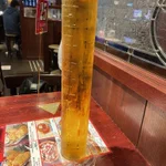 医者に「一杯だけなら」と言われたので？クソ長容器でビールを飲む!