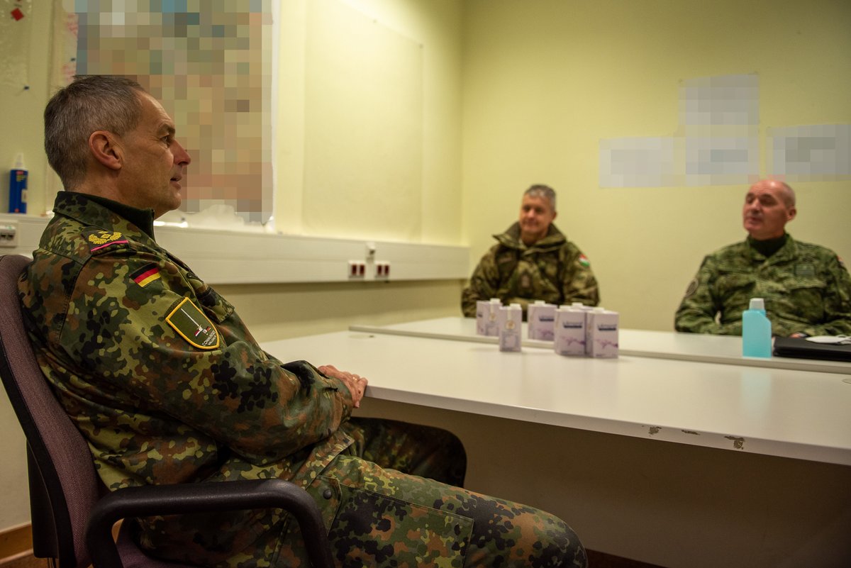 1GENLCorps's tweet photo. The commander of the Multinational Division Centre, Major General Denis Tretinjak, visited #ALSW and spoke to our commander during an office call. After he left 1GNC he went so see his own troops in their Command Post. 
#WeAreNATO #ALSW21 #TogetherWeAreStronger #MNDC #CP https://t.co/obVdHKTx2i