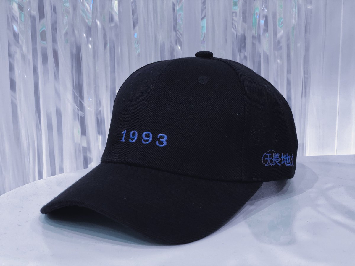 ㅤ
✦ 

월요일 하루동안 트레카, 복권 제외 굿즈들을 소량 판매합니다. 오후 12시 이후로 방문해주세요.
굿즈부스 운영시간이었던 6시 30분보다 일찍 철수될 수 있습니다✔️

선입금 굿즈 수령 못하신 분들도 꼭 방문 부탁드립니다!

사진은 22일 기현데이 선착특전 93캡☺️

ㅤ