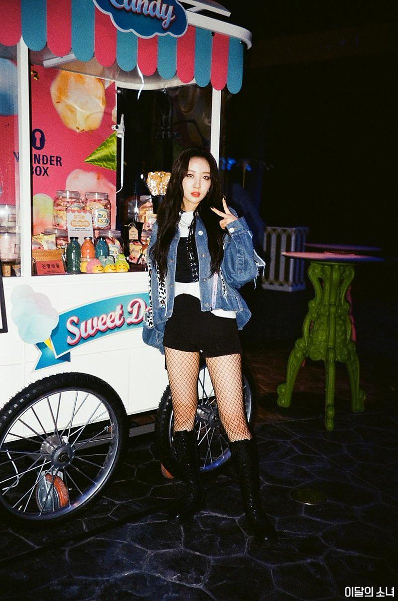 chewibeu's tweet photo. girls don’t want boys they want yves from loona https://t.co/wCH7367Dlg