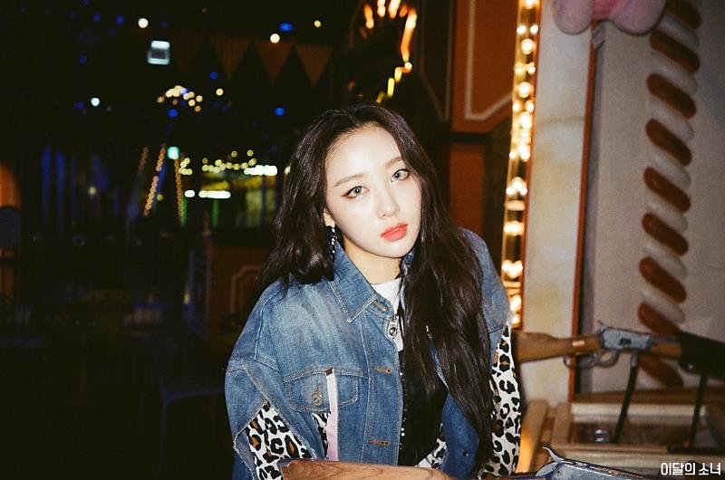 chewibeu's tweet photo. girls don’t want boys they want yves from loona https://t.co/wCH7367Dlg