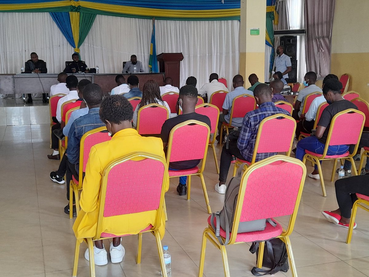 RyvcpRemera's tweet photo. Ni inama iyobowe n'umuhuzabikorwa wa
@RwandaYouthVol1 muri @Remera_Sector bwana @MugishayBruce.
Yitabiriwe Kandi na komiseri ushinzwe amahugurwa wa @RwandaYouthVol1 bwana Mutangana Jean Bosco #DPCEO IP Claudine Uhagarariye
@Rwandapolice na Dr Vincent Ntaganira
@gatjmv https://t.co/zreuY62AUW
