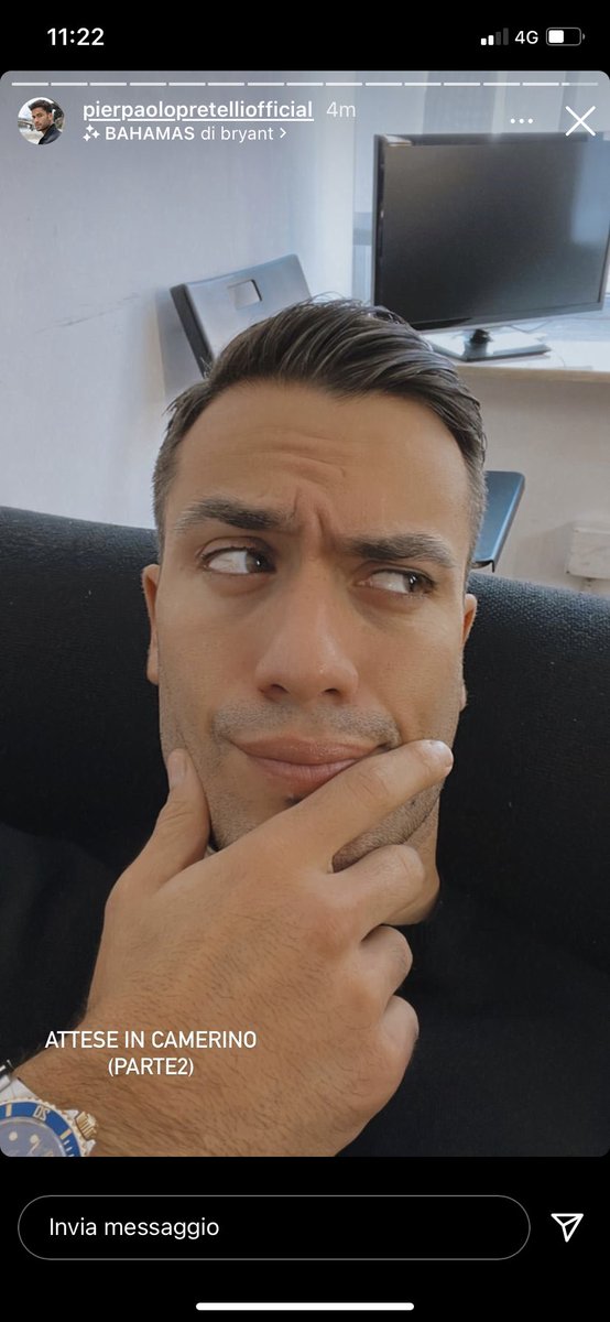 Demi96791806's tweet photo. Di sto passo potremmo avere tipo 500 selfie di Pier che aspetta😂 #prelemi https://t.co/ec04okyNxP