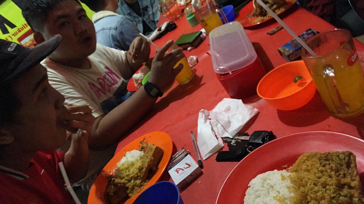 tukangrepaint's tweet photo. @rizkipirdausz tetaplah semangat! jangn lupa makan, overthingking butuh energi https://t.co/vI7ZD4uJna