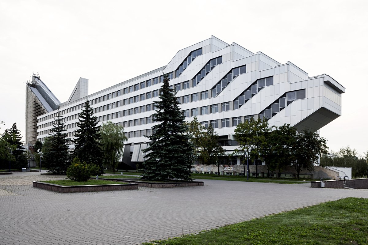 Borrominesca's tweet photo. La tensión sexual entre la arquitectura y el brutalismo. 

- Espai verd, València. 
- Hábitat 67, Montréal. 
- Palacio de ceremonias, Tbilisi. 
- Facultad de arquitectura, Minsk. https://t.co/7HVjyI2Ucp