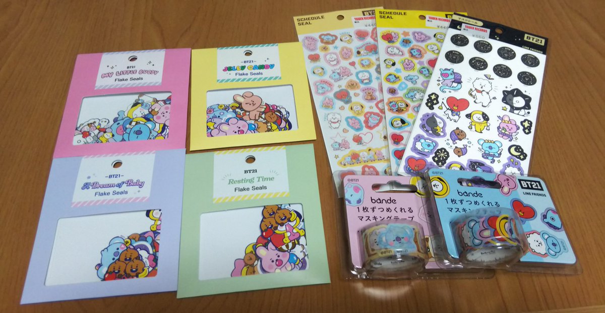chibi00115's tweet photo. タワレコで💿️買うわけではなく
シール買ってきた😁
ガチャ覗いたら持ってないのがあって7回回してみたけど、友達推しのジミンが出なくて8回目にやっと🤣
にしても、SUGAサン率よ🤔
#タワレコ
#ぴたっ!でふぉめTinytan缶バッジ
#dynamitever https://t.co/bqGt6eijZJ