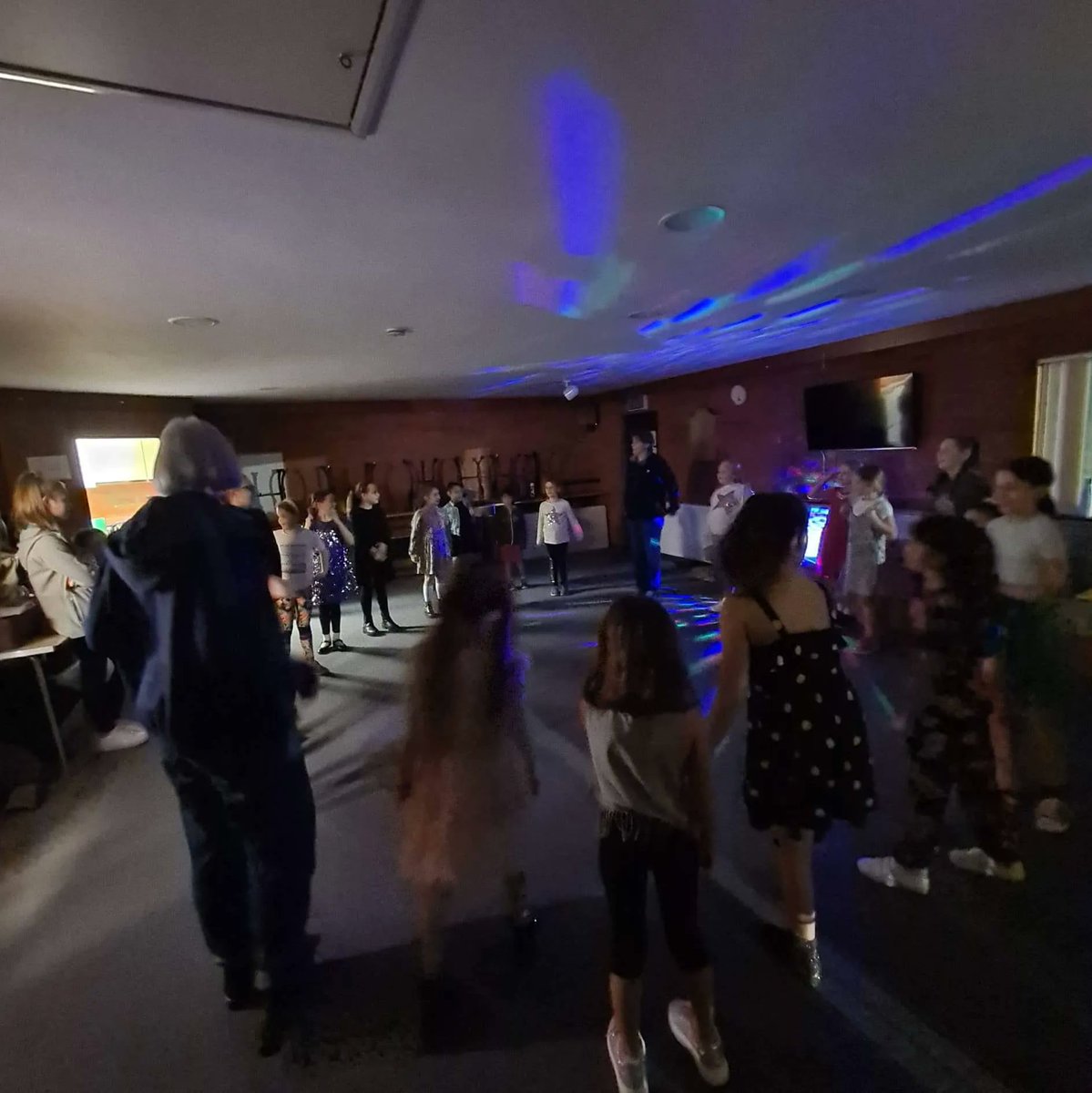 Well done to 188th Birmingham Brownies for taking part in an hour sponsored dance for <a href="/BBCCIN/">BBC Children in Need</a> #ChildreninNeed ❗️❕

Well done Brownies!!! 💃 💃 

#GirlguidingBham #Dance #SponsoredDance