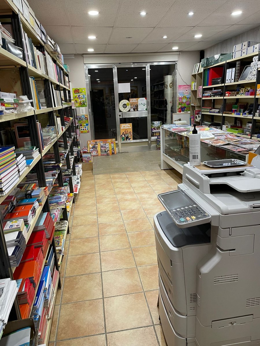 repoblem's tweet photo. La Rosa es jubila al gener i TRASPASSA la botiga/llibreria📚 que té a Olost de Lluçanès. Treballarà fins al 31 de desembre i si ningú s'anima la botiga tancarà.

Interessats:
Rosa Sucarrats: 622 37 80 10 
Botiga: 93 812 90 57

📷 Exteriors: Lluçanès Turisme. https://t.co/DIeY6FjIvY