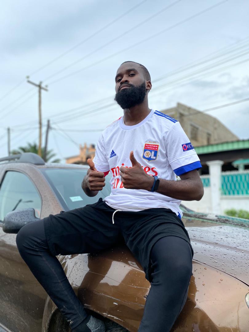 OL_237_Officiel's tweet photo. @Fan_OL_Cameroun a déjà plusieurs éléments en chemin pour le massacre face à @237Om 🔴🔵🇨🇲 tout à l'heure à Bonamoussadi ⚔️
#OLYMPICO237
#Gones237
#UnisPourRugir
#AllezOL
#OL237 https://t.co/b3DIE2BTlK