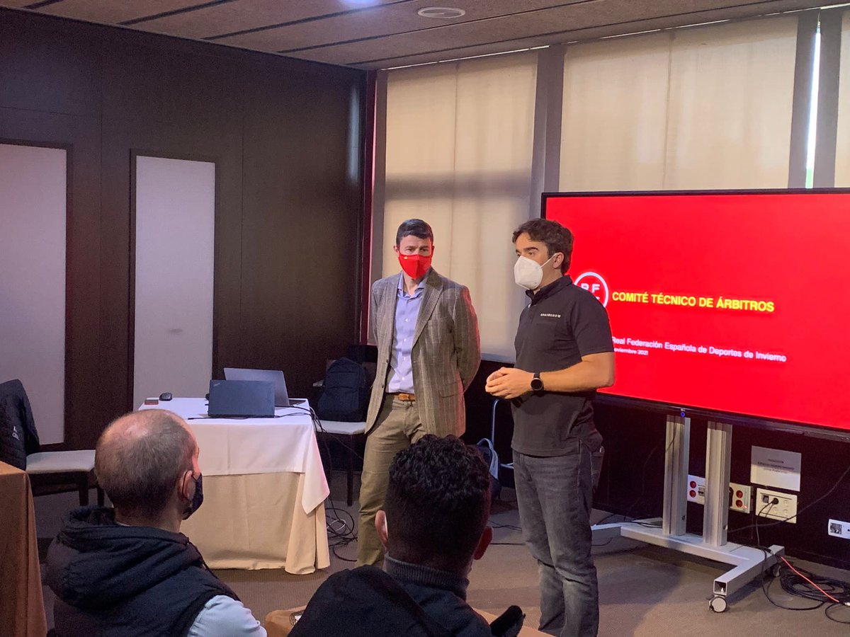 EEEsquí tweet media