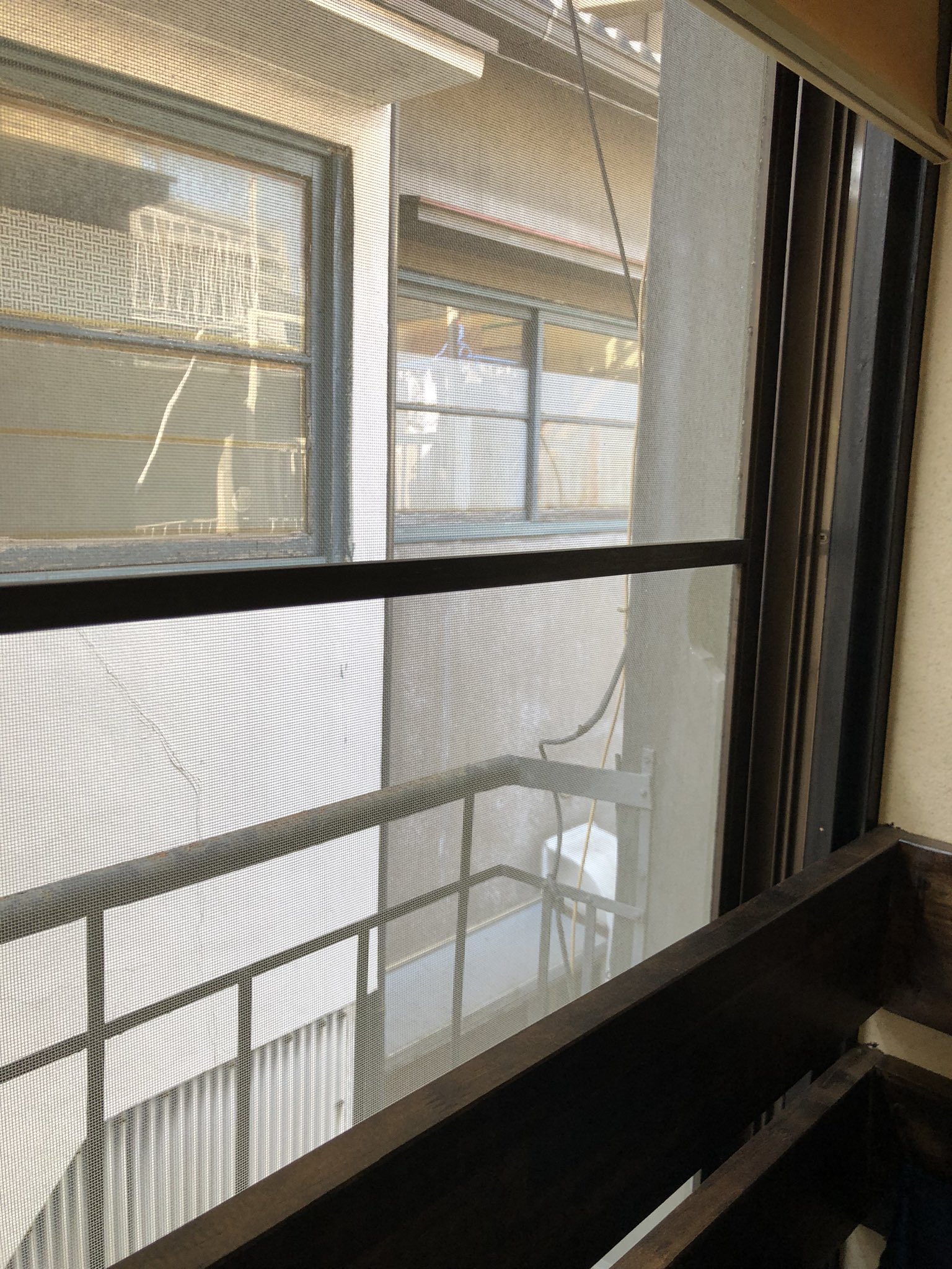 せつないオトナの会 大好きなお店 西巣鴨 しゃぶ辰 ここは一人鍋 一人すき焼き ができるのですが昨日は2階に通されてしまい 2階はテーブルにコンロひとつなので2人とも同じものに ランチのすき焼き1100円 玉子ごはん味噌汁おかわり自由でうどんも