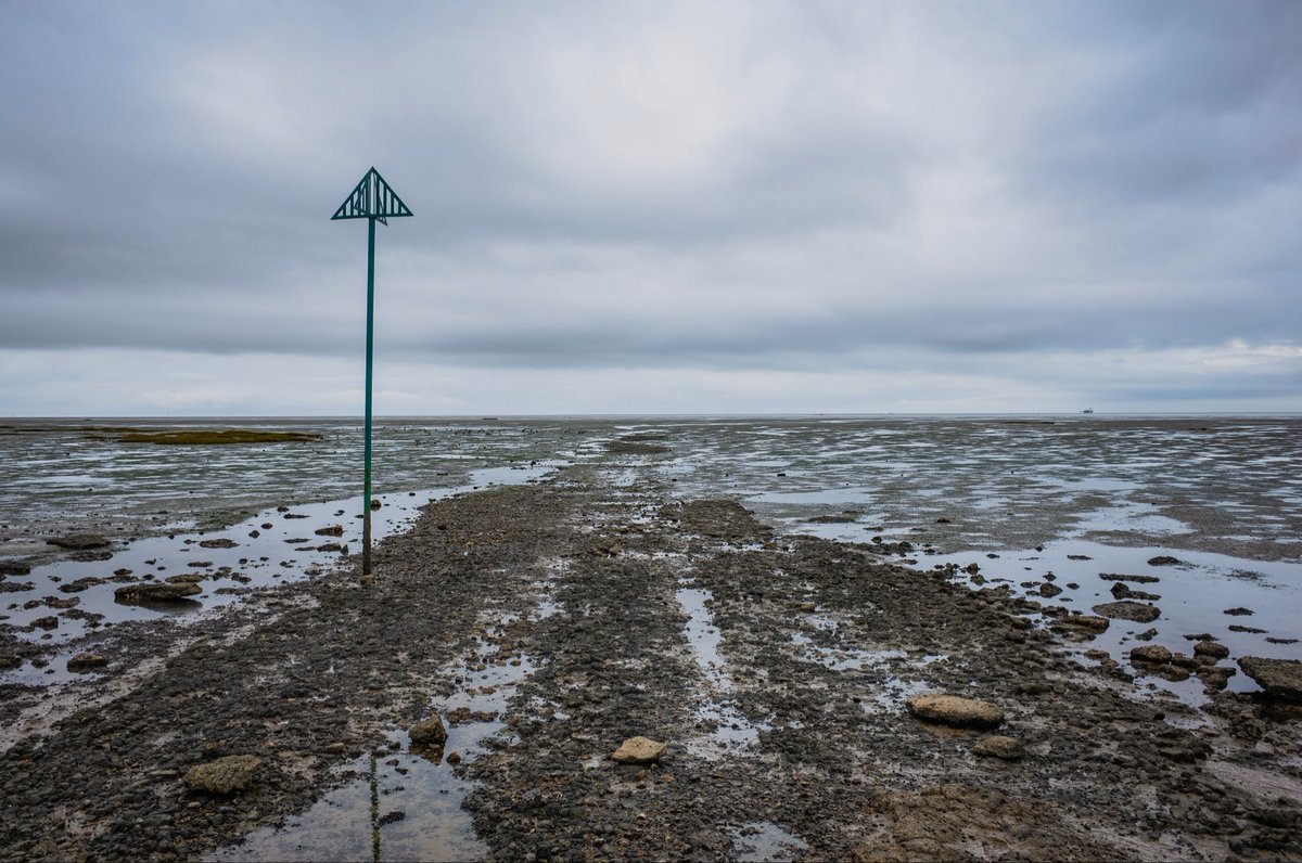 EWastelands's tweet photo. Behold #thebroomway Britains most #deadlypath (excluding some places in Newham) which has killed over 100 people and is over 600 years old. Situated in #essex the path leads to #foulnessisland at low tide… I only made it 100 hundred metres. #exploringessex #walking https://t.co/Io4qJTjJhA