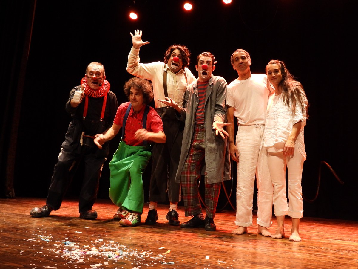 GRÀCIES a tots els artistes, programadors i públic que ens heu acompanyat en aquest #tast2021. Ha estat un plaer poder viure una jornada de retrobaments, de somriures i de teatre. 

Ens trobem als escenaris!

#culturasegura #femxarxa #espectaclesenxarxa