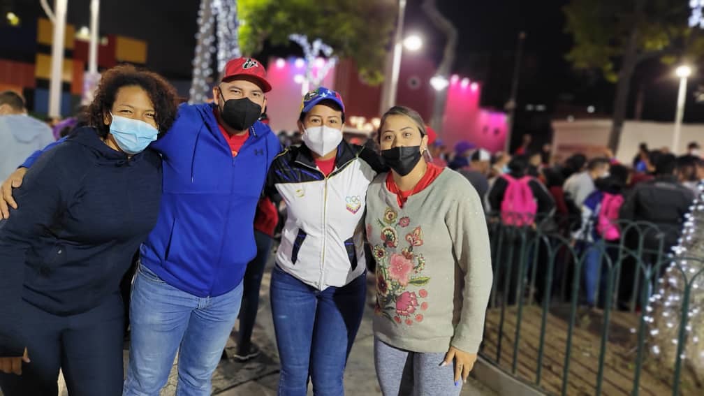 #21Nov el gran día! El día de vencer!
Desde la madrugada activo junto a camaradas y compañeras que batallan desde el sonido de la diana que convoca a todos y todas al gran compromiso patrio del #Voto.
Ejerce tú derecho cumple tu deber ciudadano con el voto
#LaVerdadDeVenezuela 🇻🇪