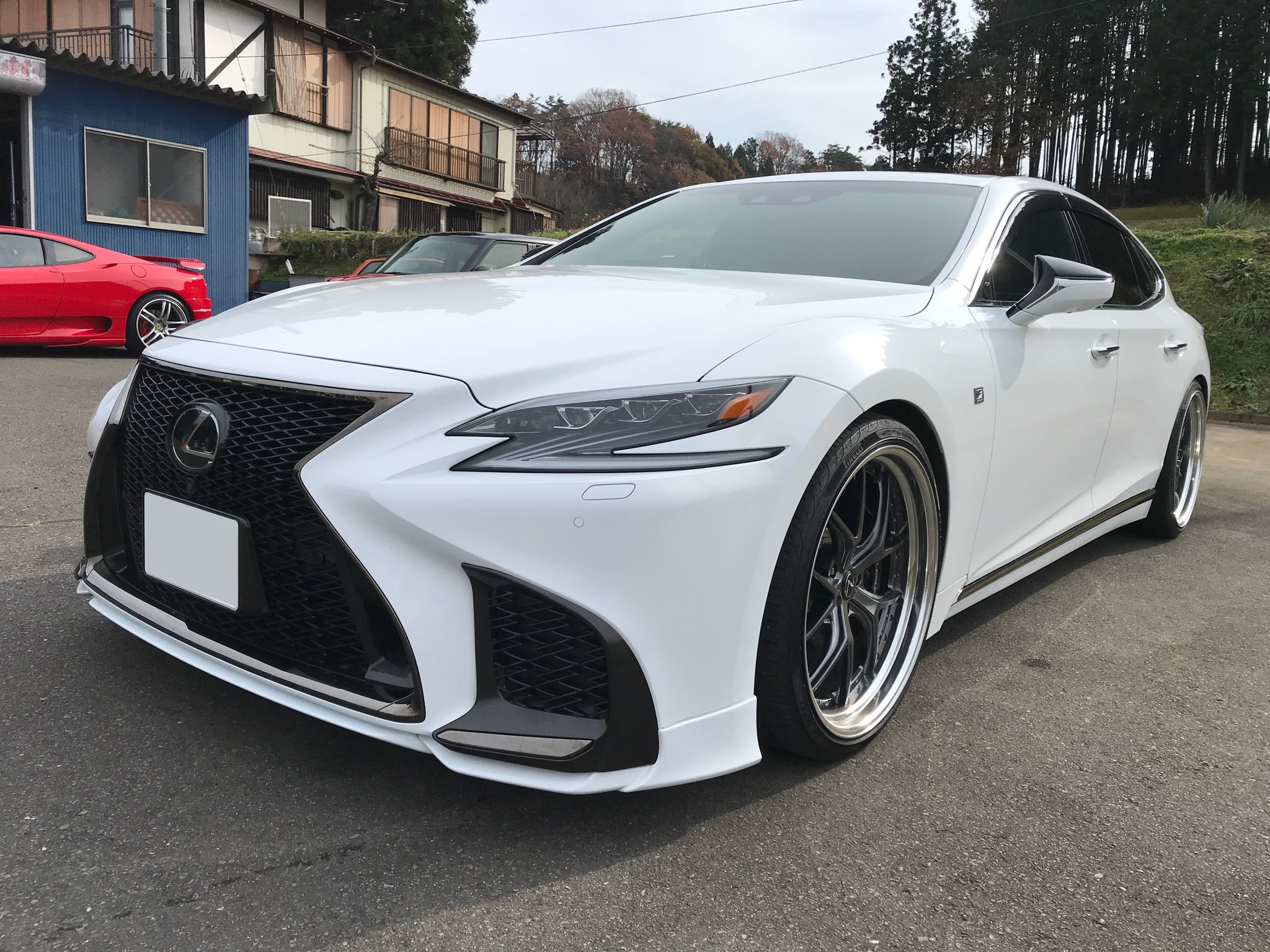 株式会社 Garage R Al Twitter レクサスls500は定期メンテナンスで入庫です ホイールは当社でマッチング販売させて頂きました車両です カッコいいでしょー レクサス レクサスls500 定期メンテナンス ガレージアール T Co Agrdvflocp Twitter
