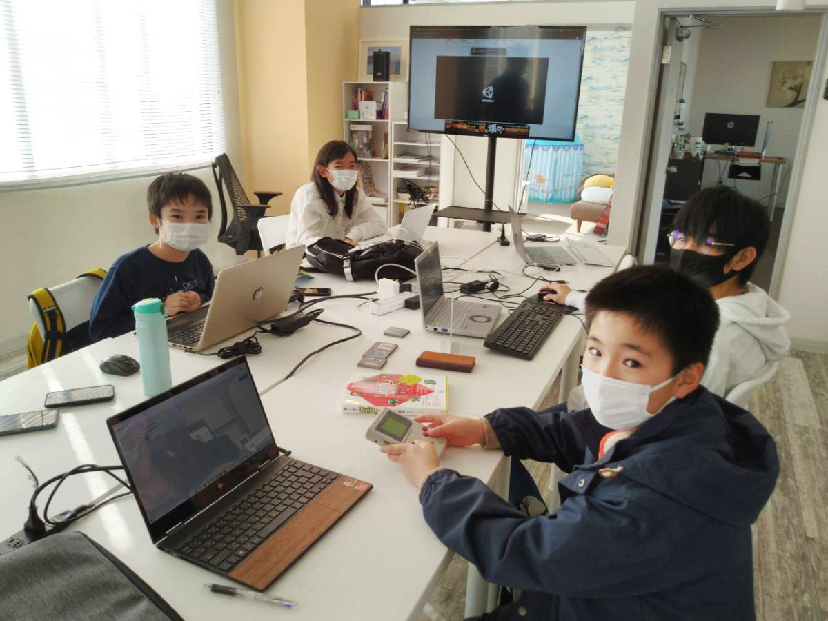 UnityGang45's tweet photo. Unity Gang in Miyazaki #1、無事終了しましたー！参加者4名。募集ツイートをRTしていただいたり、いいねで応援していただいた皆様に大変感謝しています。

詳細は後日レポートを書きます！宮崎にUnityが布教されていくぜ・・・。
※写真UP許可済み

#Unity #UnityGang #宮崎 #宮崎県 #プログラミング https://t.co/Rs5Y6jN7EB