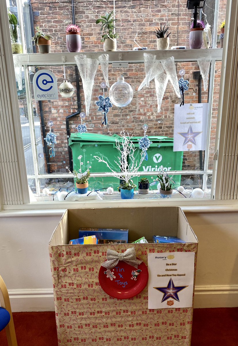 KarenWroeArtist's tweet photo. Good luck to @Optieye on your entry to the @AltrinchamBID #festivewindow competition in #altrincham, and I see your @SaleRotaryClub #salvationarmy toy box if filling up fast.
Thank you for your support to our #community project https://t.co/NrQFRyEnYe
