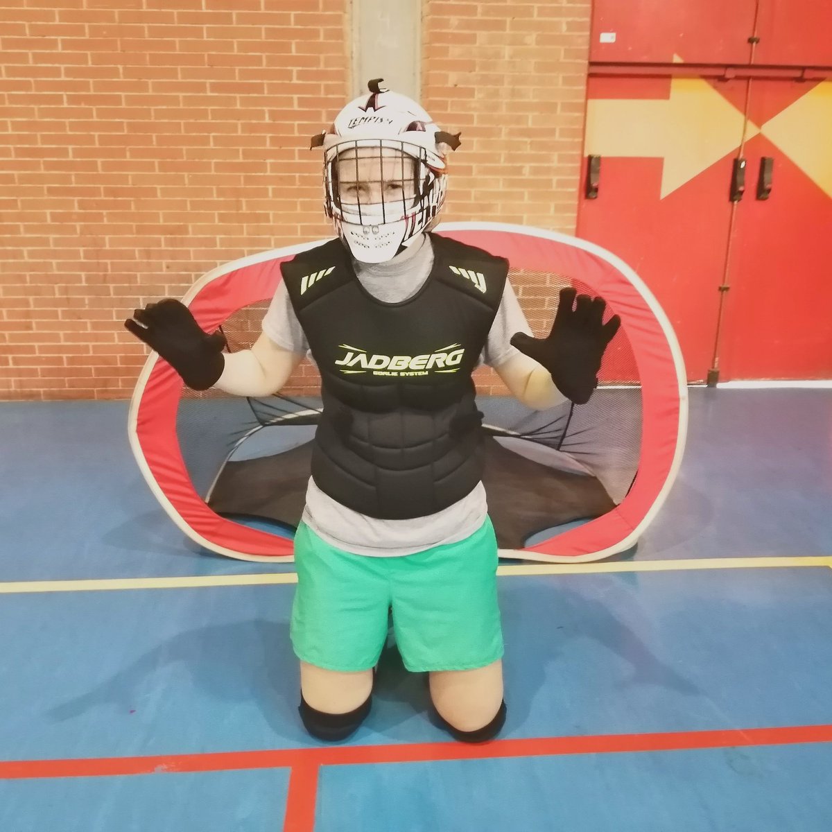 CDSuperglads's tweet photo. El viernes tarde volvimos a colaborar con la @Univcordoba con un taller gratuito de iniciación al #floorball #unihockey a alumnado norteamericano del programa #PRESCHO de @UCOLetras. @Ucodeporte_ cedió la pista en la que nos sentimos en casa
#HockeyDeLasUnis
#DeporteMixto 🥅🏑❤️ https://t.co/zEwqIXchO4