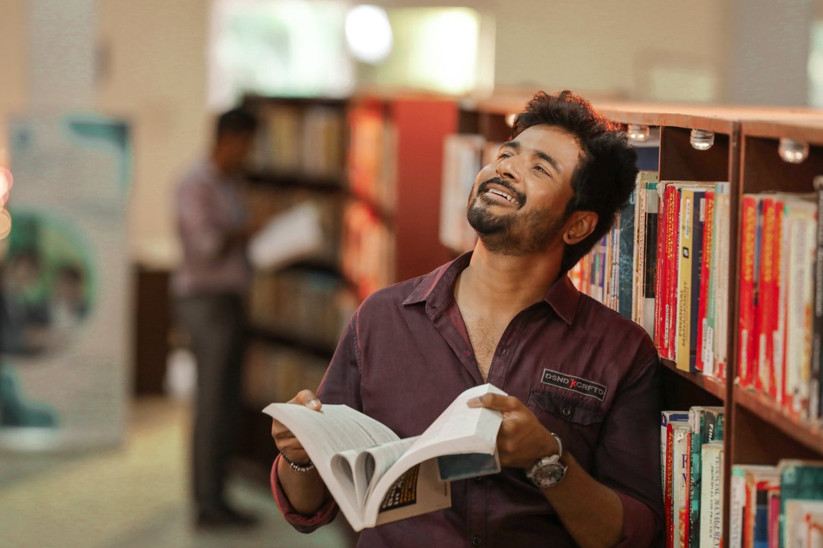 Bharti_SK17's tweet photo. And the bangggggg 💥💥😣 coming here and not just getting #DonFirstLook but got Chakravarty sirrr so many pics too 🤩🤩
@Siva_Kartikeyan thalaivaa the FL iss damn soo good 🤩🤩 colourful and cute like u 😍😋
And all those pics ufff me gaali thalaivaa😣🤧 charming n stylish😎🔥 https://t.co/YS6fd9i2fa