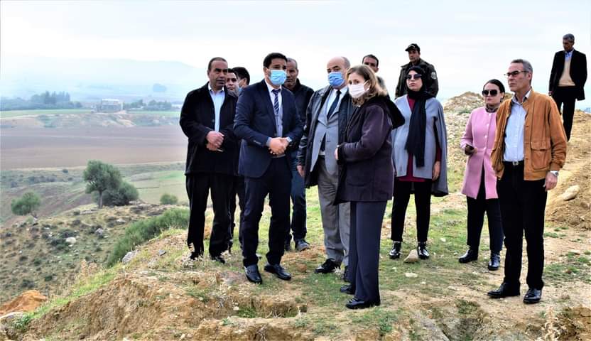 MinEquipement's tweet photo. ✅ أدت وزيرة التجهيز والإسكان السيدة سارة الزعفراني الزنزري اليوم السبت 20 نوفمبر 2021 زيارة ميدانية الى ولاية الكاف، مرفوقة بالسيد مختار النفزي والى الجهة وعدد من الإطارات المركزية والجهوية للوزارة، وذلك لمعاينة تقدم إنجاز جملة من مشاريع البنية التحتية بالجهة. https://t.co/HuKB1X8NhQ