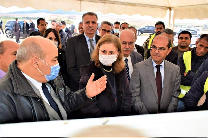 MinEquipement's tweet photo. ✅ أدت وزيرة التجهيز والإسكان السيدة سارة الزعفراني الزنزري اليوم السبت 20 نوفمبر 2021 زيارة ميدانية الى ولاية الكاف، مرفوقة بالسيد مختار النفزي والى الجهة وعدد من الإطارات المركزية والجهوية للوزارة، وذلك لمعاينة تقدم إنجاز جملة من مشاريع البنية التحتية بالجهة. https://t.co/HuKB1X8NhQ