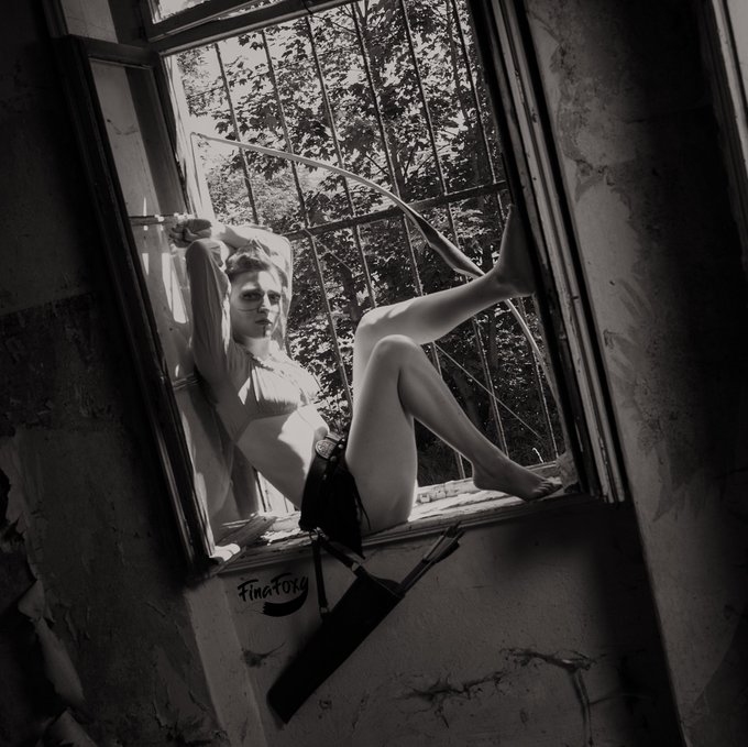 Mal ein Bild in Schwarz-Wei&szlig;!  Wie findet ihr es?  😘  #blackandwhite #lostplaces #lostplacesgermany #photoshooting<a href="/tag/blackandwhite"class="tags"><span>#blackandwhite</span></a><a href="/tag/redhead"class="tags"><span>#redhead</span></a><a href="/tag/archery"class="tags"><span>#archery</span></a><a href="/tag/photoshooting"class="tags"><span>#photoshooting</span></a>