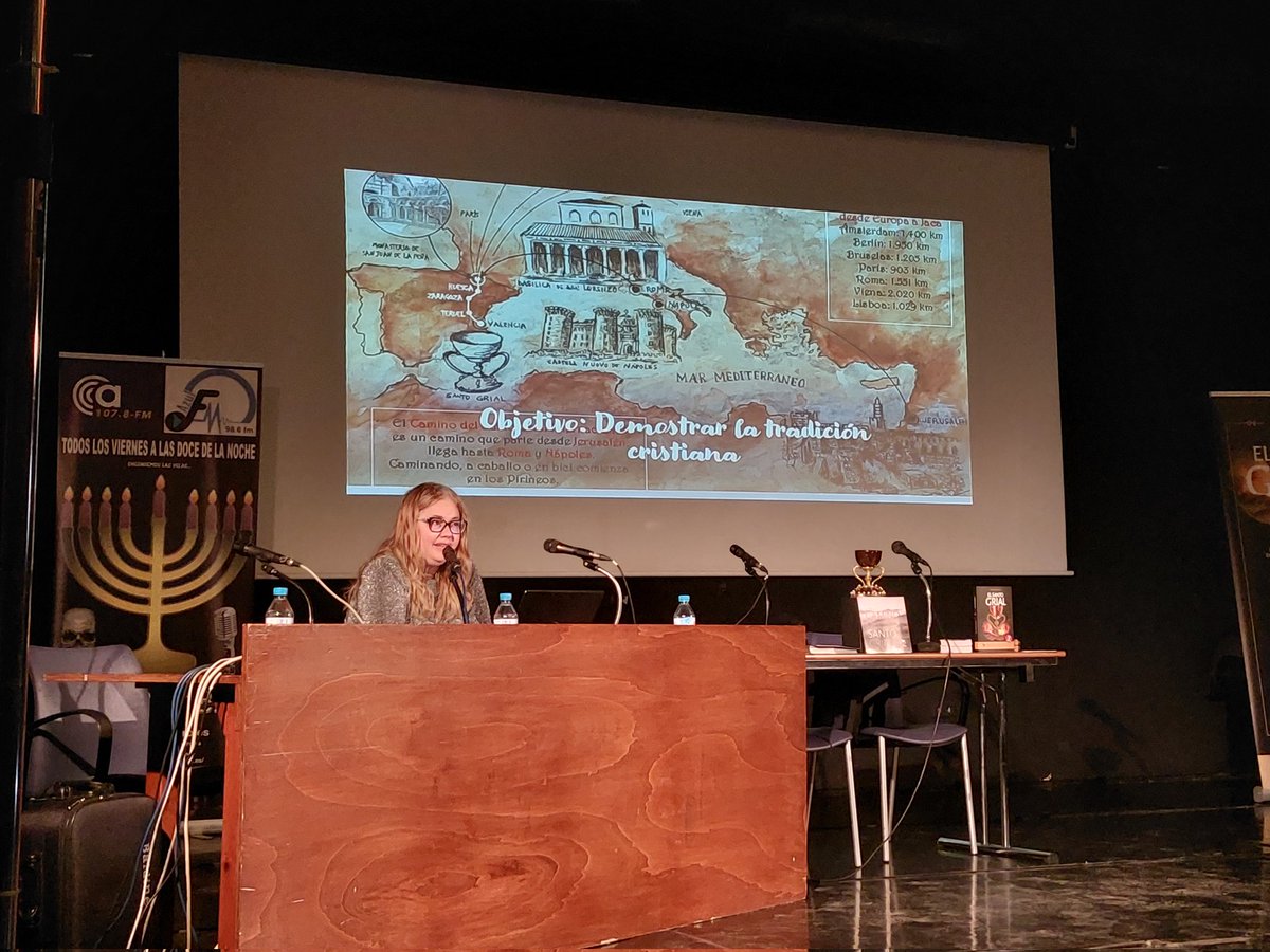 elcandelabro968's tweet photo. 🎤 @AnaMafGarca1: "Cuando Jesús ofreció su sangre a los asistentes a la cena se haría un silencio sepulcral: los estaba elevando a la categoría de dioses"  #IVJornadasElCandelabro #JornadasMisterioyCienciasdeFrontera https://t.co/I4mDeT2Xpz
