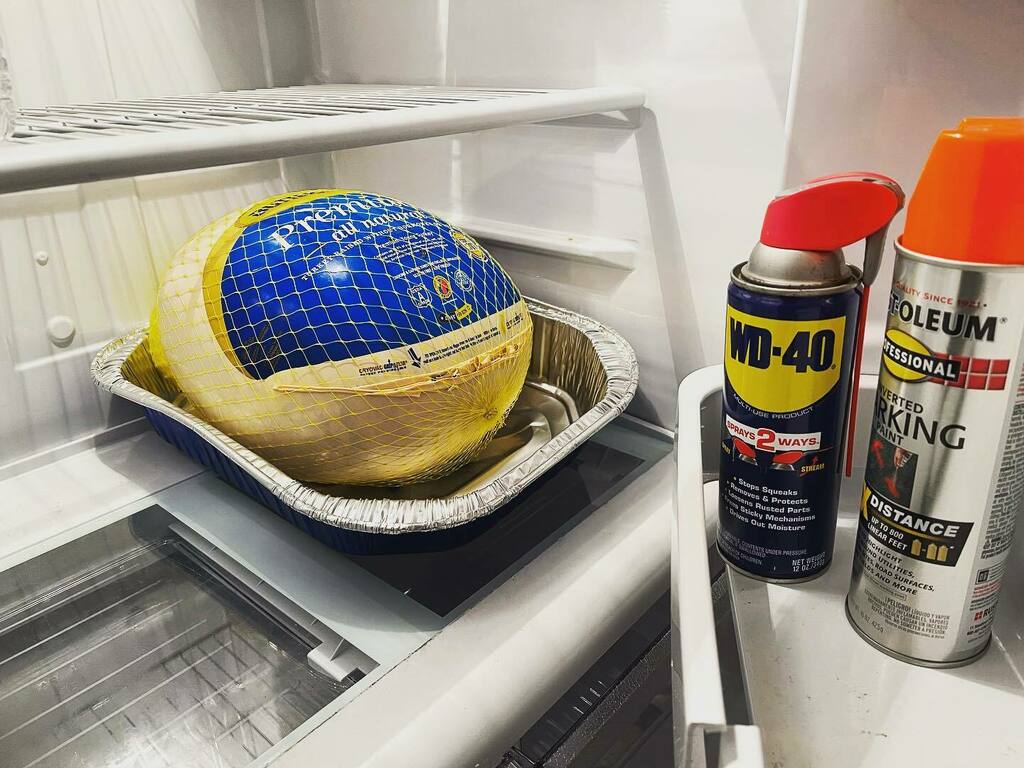 MDMondays's tweet photo. A friendly reminder for those of you hosting Thanksgiving this year to take those frozen turkeys out of the freezer. You need about 24 of defrosting time per 5 pounds. Plan accordingly! Also don’t forget to stock up on your favorite scotch or whiskey. Be… https://t.co/UXfeJIkrga https://t.co/qEbsyp33t9