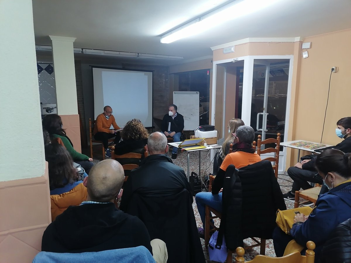 sxelasafor's tweet photo. Gràcies a totes les persones que van assistir ahir a la xerrada sobre salut mental.

Ha sigut molt enriquidor conéixer a gent com la que forma @Obertament i escoltar les seues experiències.

També agrair als amics de @ca_saforaui per acollir-nos i per seguir construint junts. https://t.co/Jx9e9M7UJH