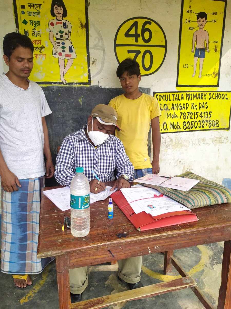 BDOHCPur2's tweet photo. Polling Stations visit on Special Campaign Day 21.11.2021 by ERO &amp; BDO at 46-Harishchandrapur assembly constituency of Mala District. #SRER2022 #Malda
@SpokespersonECI
@ECISVEEP
@rajivkumarec @CEOWestBengal https://t.co/cyyNeVKjiZ