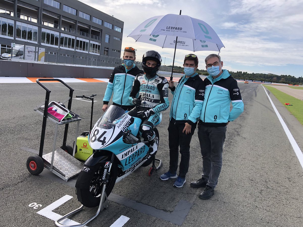 leopardFIMCEV's tweet photo. Segundos para que empiece la primera carrera de la ETC de hoy. Vamos!
#leopardimpalajuniorteam #fimcevrepsol #le0pardracing #leopardnatural #EuropeanTalentCup #ETC https://t.co/jctoZP2tpv