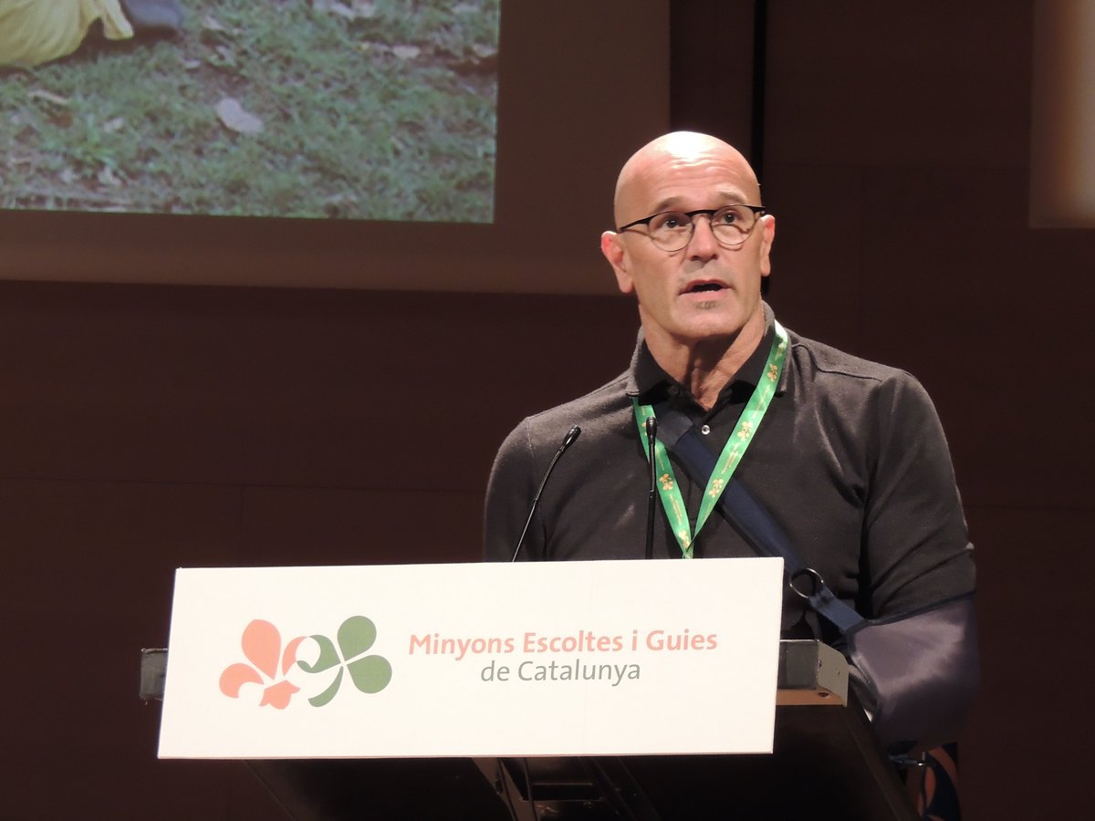 🗨 "Quan es parla d’escoltisme, sovint es creu que va d'anar els dissabtes al cau. Però això va d’educar, de construir consciències individuals i col·lectives. Moltes gràcies per la tasca que feu". 

Moltes gràcies <a href="/raulromeva/">Raül Romeva i Rueda</a> per les paraules i per ser avui amb nosaltres!